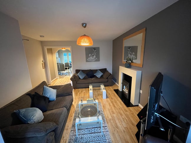 Friendly Spacious Home with bills inc. Main Photo