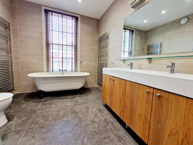 Beautiful 4 bedroom in Swiss Cottage Main Photo