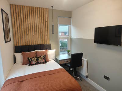 NG2: Brand New Modern Double rooms Fully Furnished Main Photo