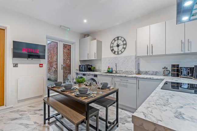 Premium Proffesional House Share All Bills Include Main Photo