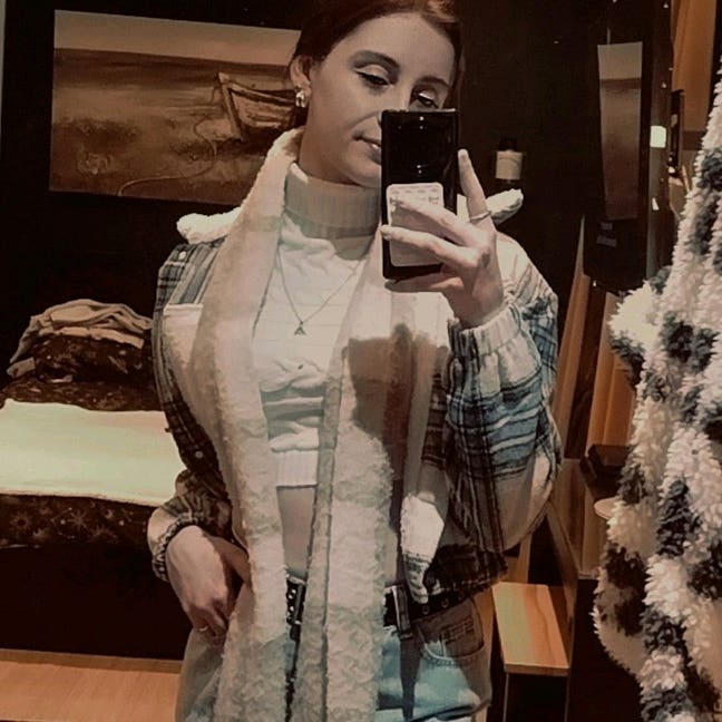 25 year old Female seeks a double room Main Photo