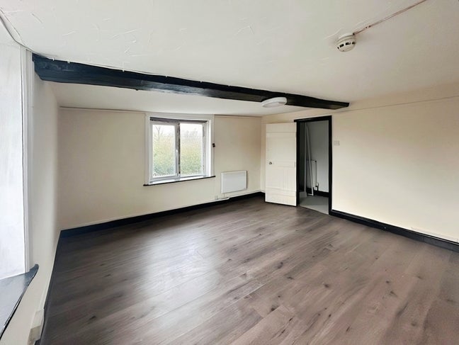 Large Double Room Available in a Shared House  Main Photo