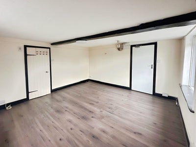 Large Double Room Available in a Shared House  Main Photo