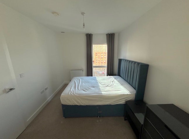 En-suit Room Available for sharing 1  Girl pref Main Photo