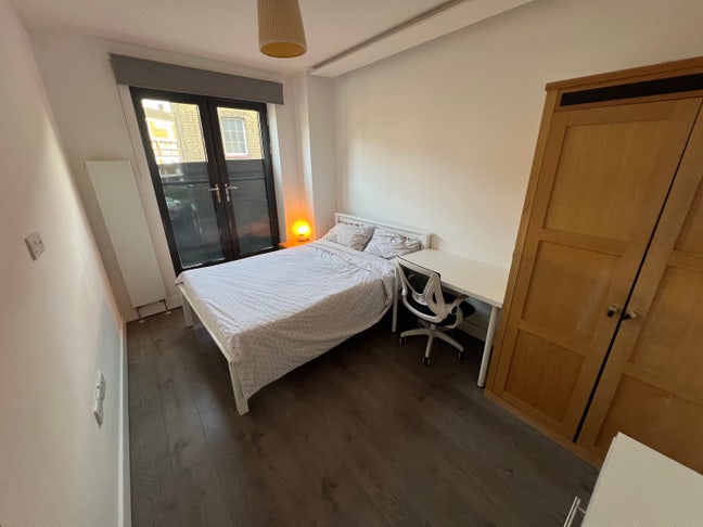 Double Room in 2-Bed Flat Share (E3 3QF) Main Photo