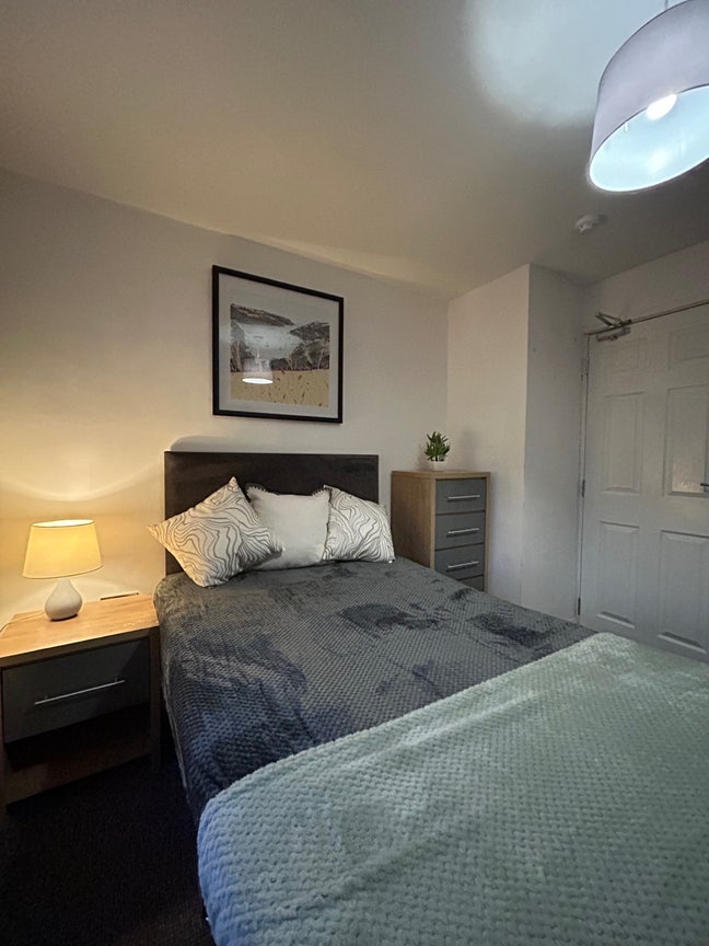 Ensuite Room In Heart Of Town Main Photo