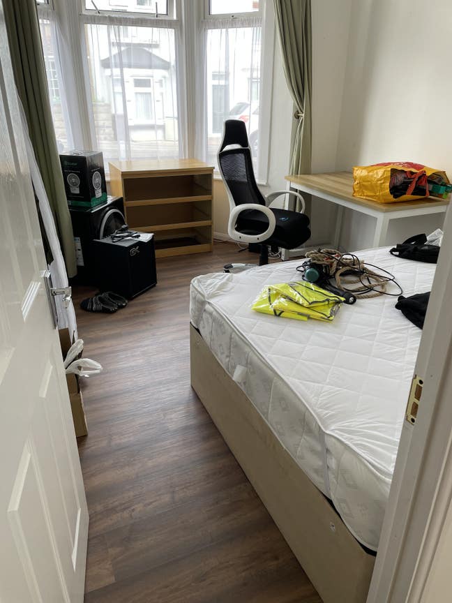 Clean Double Room in a quiet area Main Photo