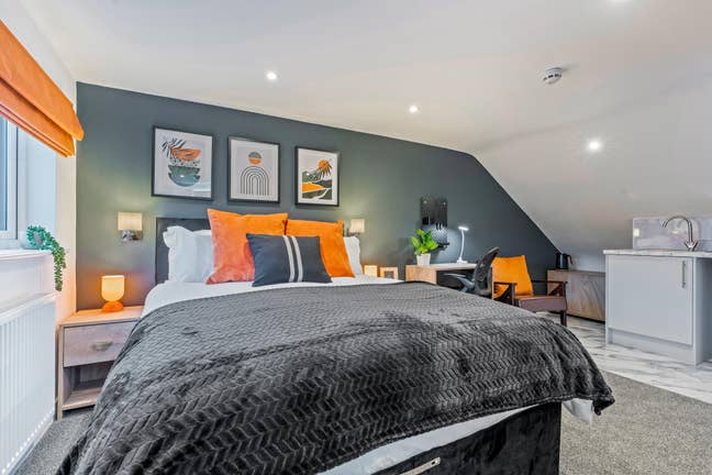 New Modern Studio Flat  &pound;900 (All Bills Included) Main Photo