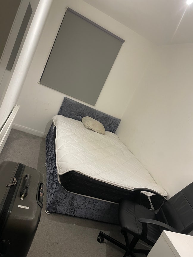 Single Room  (En-suite )  &pound;440.  Deposit- &pound;300.  Main Photo