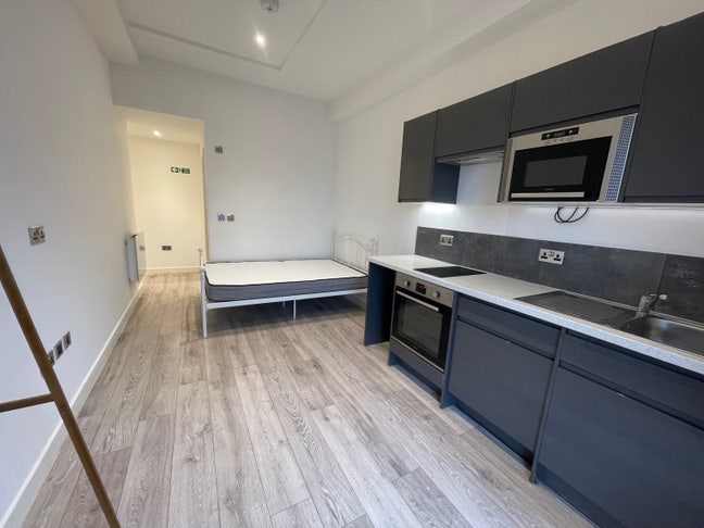 Studio Flat - Reading Centre - Bills Included Main Photo