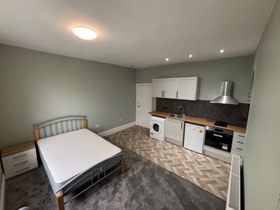 Modern furnished room very close to hospital Main Photo