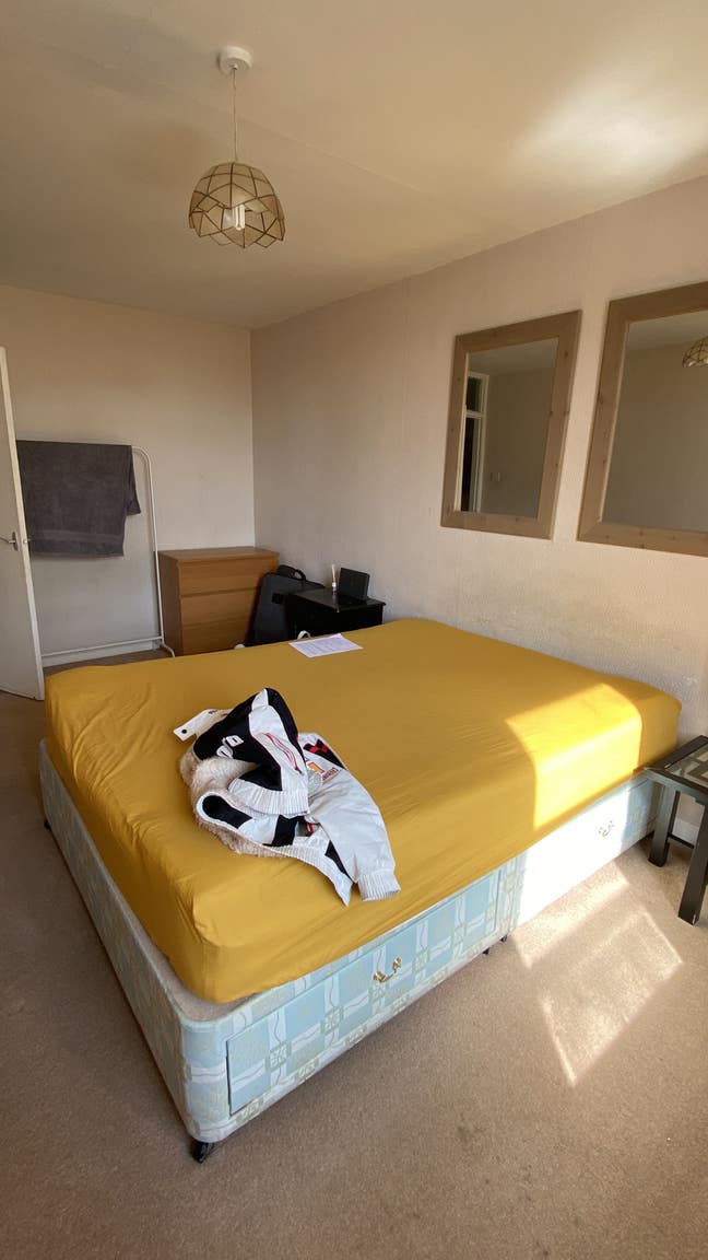 Big room near the Meadows! 750 all bills included! Main Photo