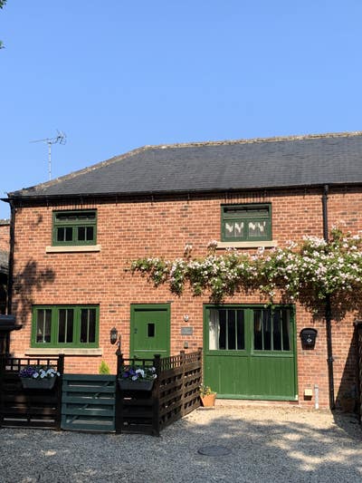 Two Bed Cottage. Both Rooms En-Suite. For Sharers. Main Photo