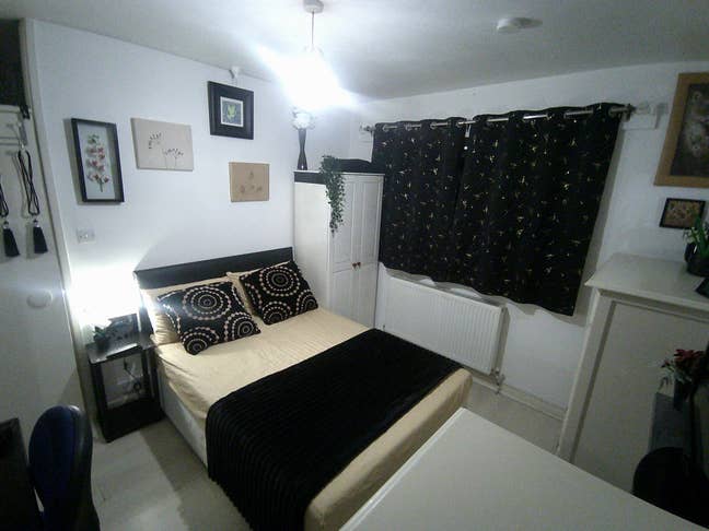 UWE Students looking for comfort and convenience. Main Photo