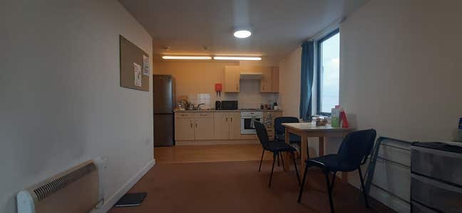 Spacious Room Available for Tenancy Takeover  Main Photo