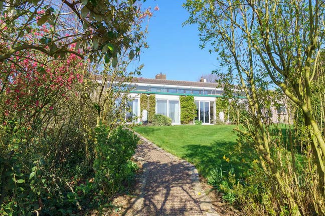 Self-contained 1-bedroomed garden flat Main Photo