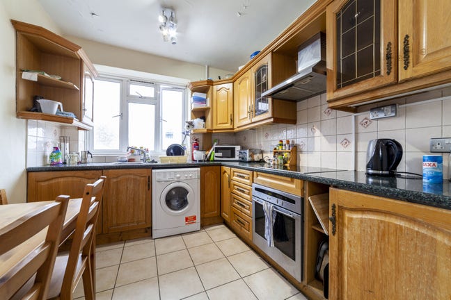 4 Bed(No Living Room) 2 Bath Flat Portobello. W11 Main Photo