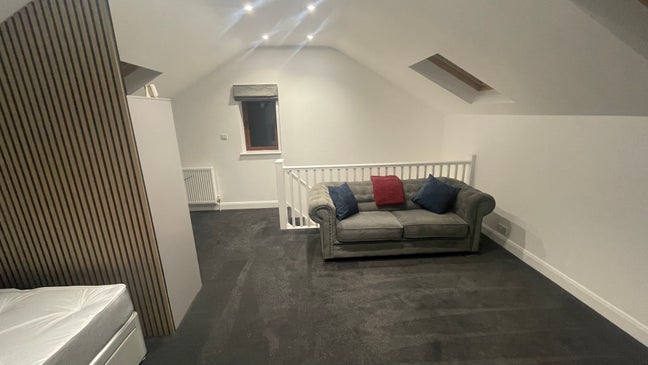 Modern annex with parking, all bills included Main Photo