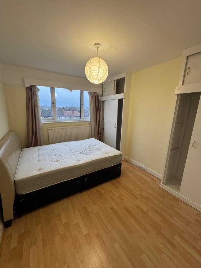 Double Room to Let – Morden SM4 5PZ-  Main Photo