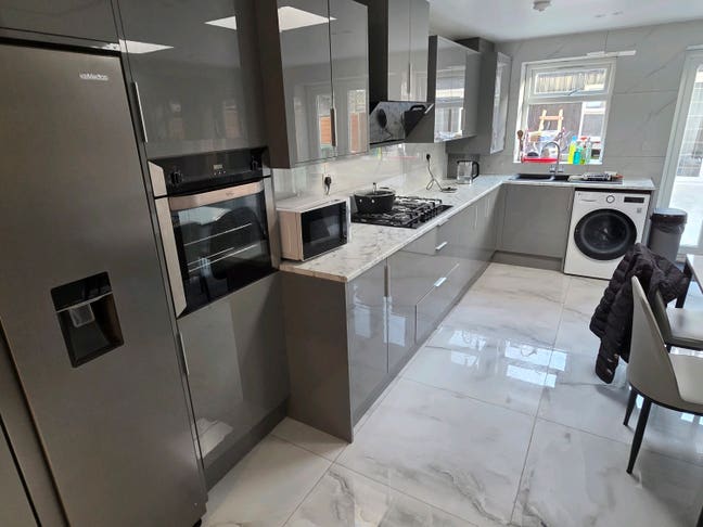 Double room near Sutton station for rent Main Photo