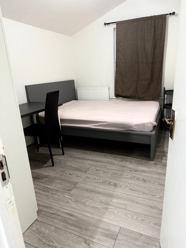 Bright Double room-4 minutes to UptonParkStation  Main Photo