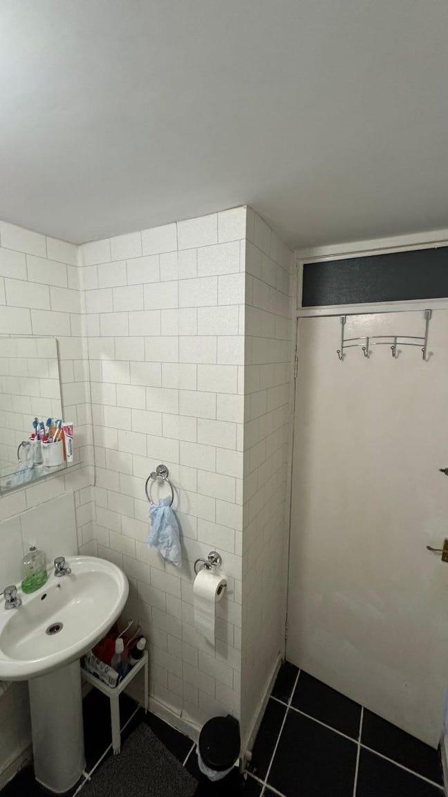 Spacious Double Room Available In 2 Bed flat  Main Photo