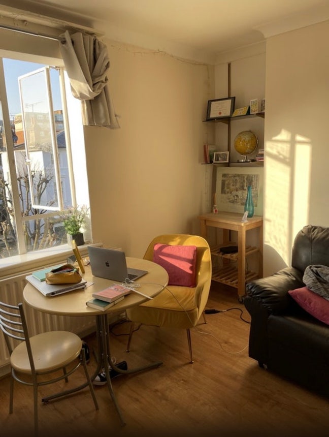 Large double room available now - St John’s Wood Main Photo