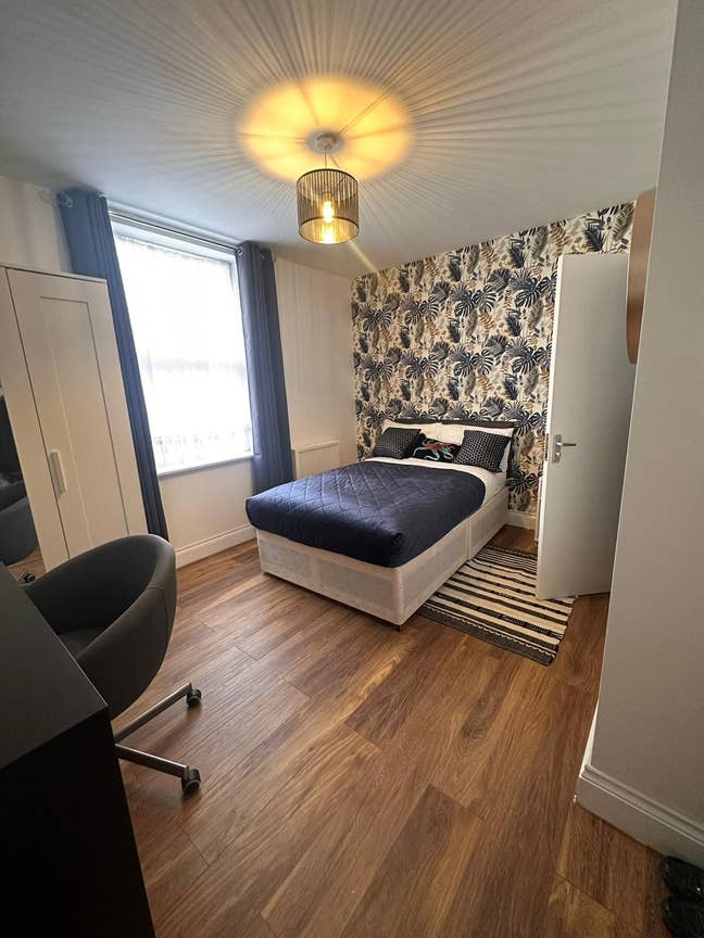 Luxury En-Suite  Fully furnished double room Main Photo