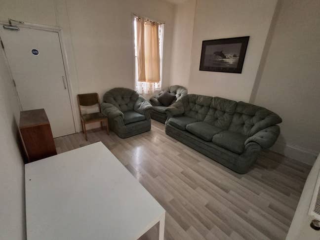 3 Bedroom property availble (Must be on UC) Main Photo