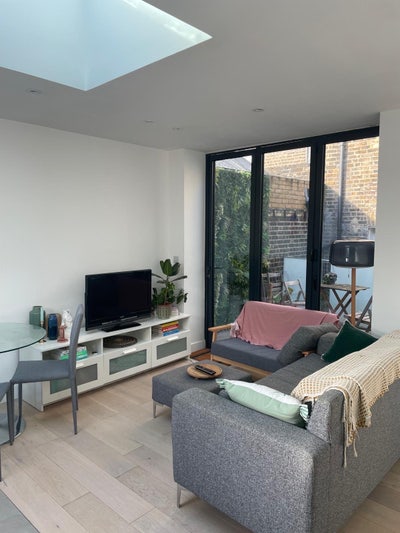 Room in modern Finsbury Park house with terrace  Main Photo