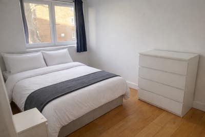 Cosy & Friendly Flat in the river | Canada Water Main Photo