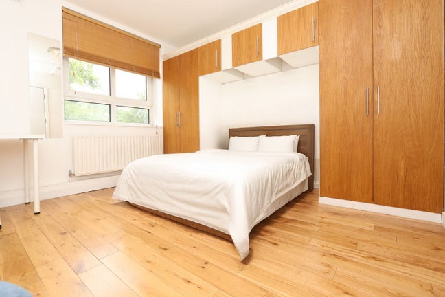 3 Beautiful Rooms in Exclusive Location-Call Today Main Photo