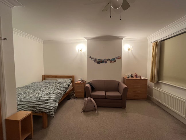 Large Double Room (bills included) Main Photo