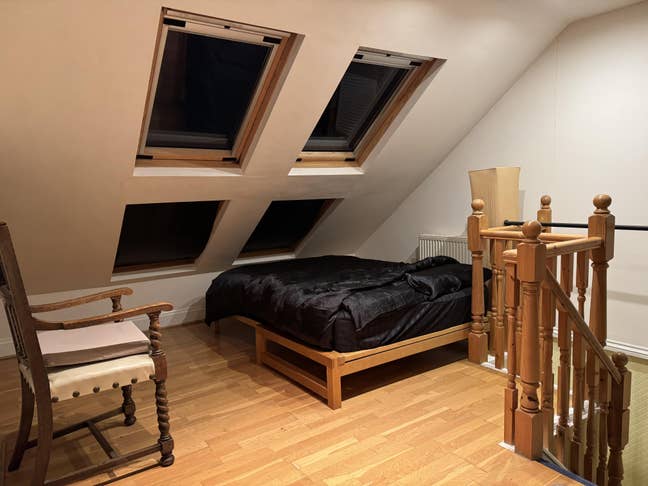 Loft room en-suite Beeston Main Photo