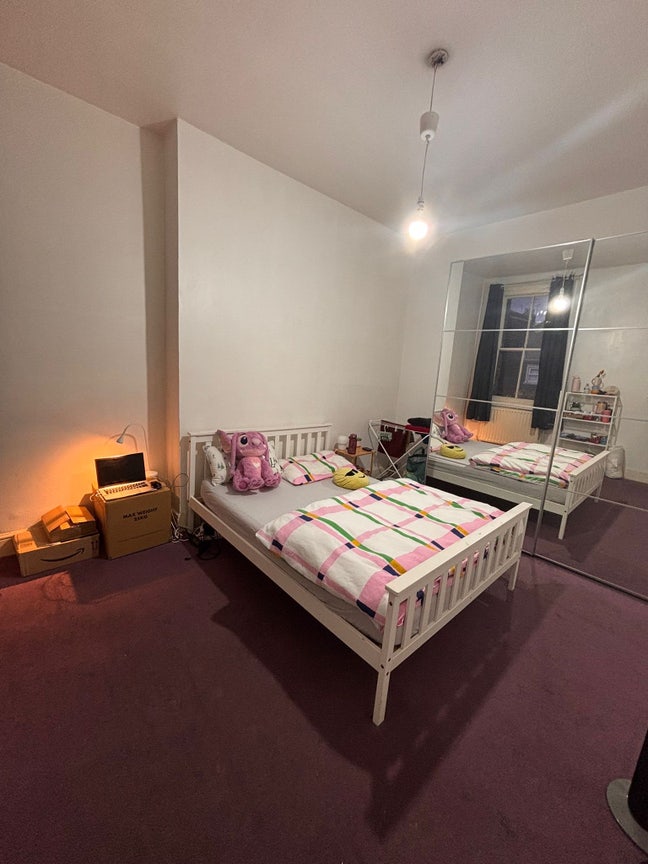 Spacious Double Room Close to Station Main Photo
