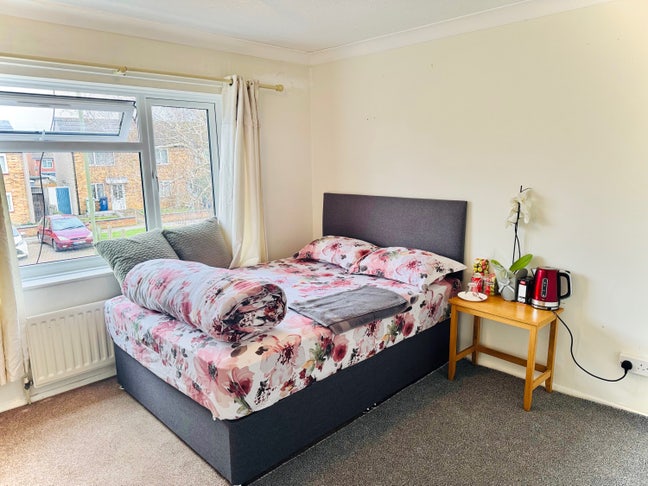 Double room  in blackbird leys Main Photo