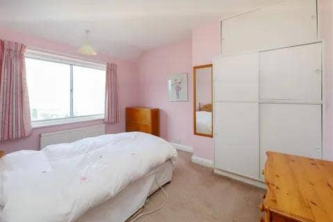 Master Room Available in Uxbridge Area Main Photo