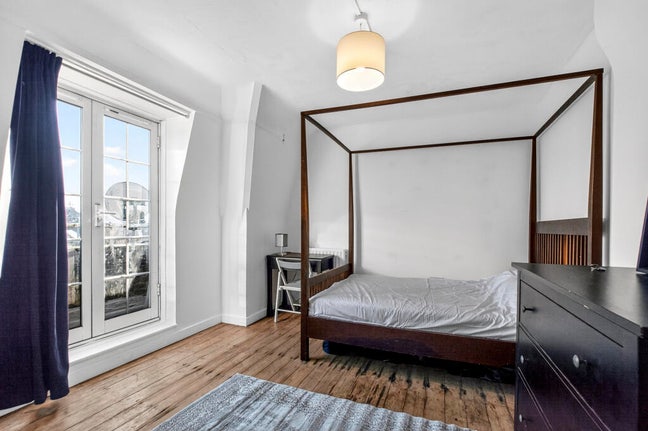Big bright room in Camden - short term let Main Photo