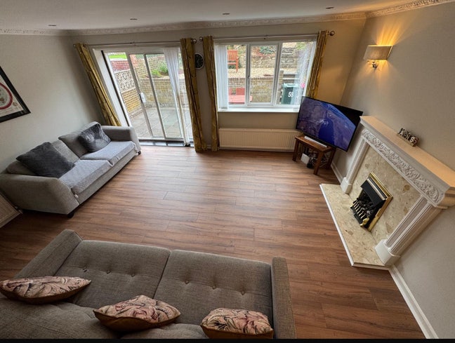 Double Room To Rent Rotherham in detatched house Main Photo