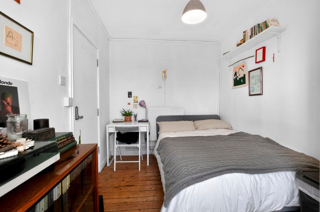 Double room w/ small balcony, Camden - short term Main Photo