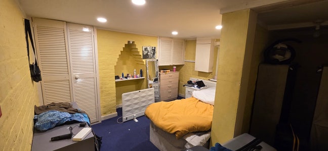 Room to rent.... 5 mins from town center  Main Photo