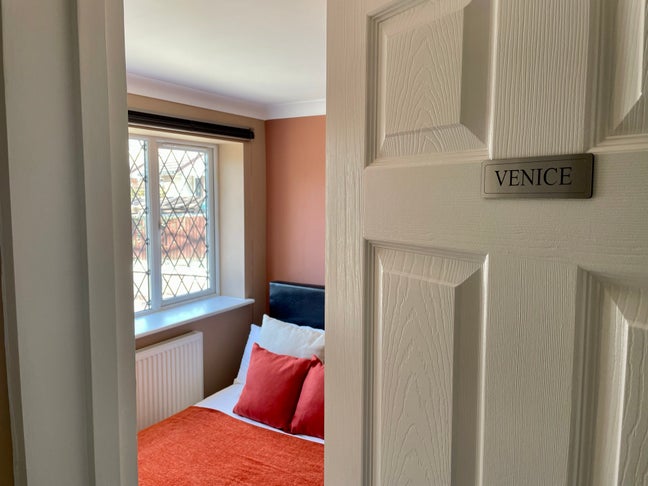 *Professionals look!* Main Photo