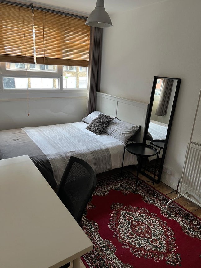Mile End London E3 - Double room in 2 floor flat Main Photo