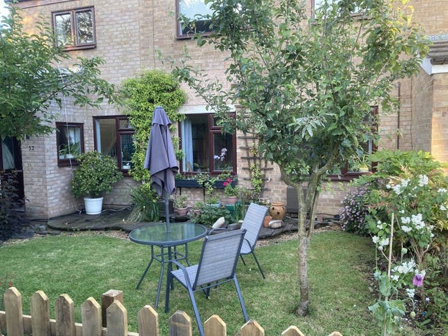 Double room in large four bedroom house Main Photo