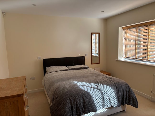 Luxury Modern Bedroom - SW11 Main Photo