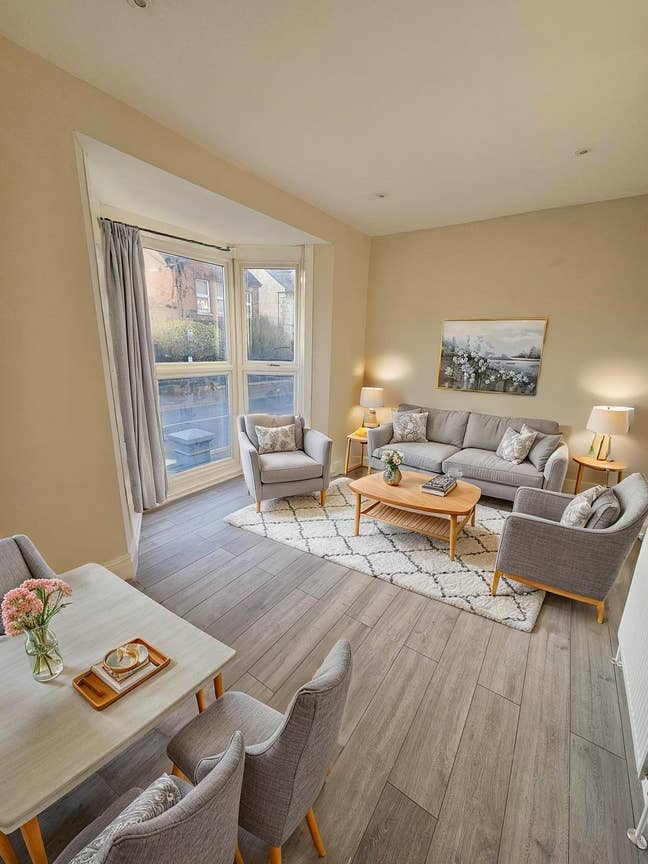 Stunning Newly Refurbished En-Suite Home – All  Main Photo