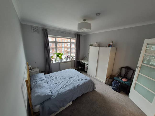 Room available in Baron's Court Main Photo