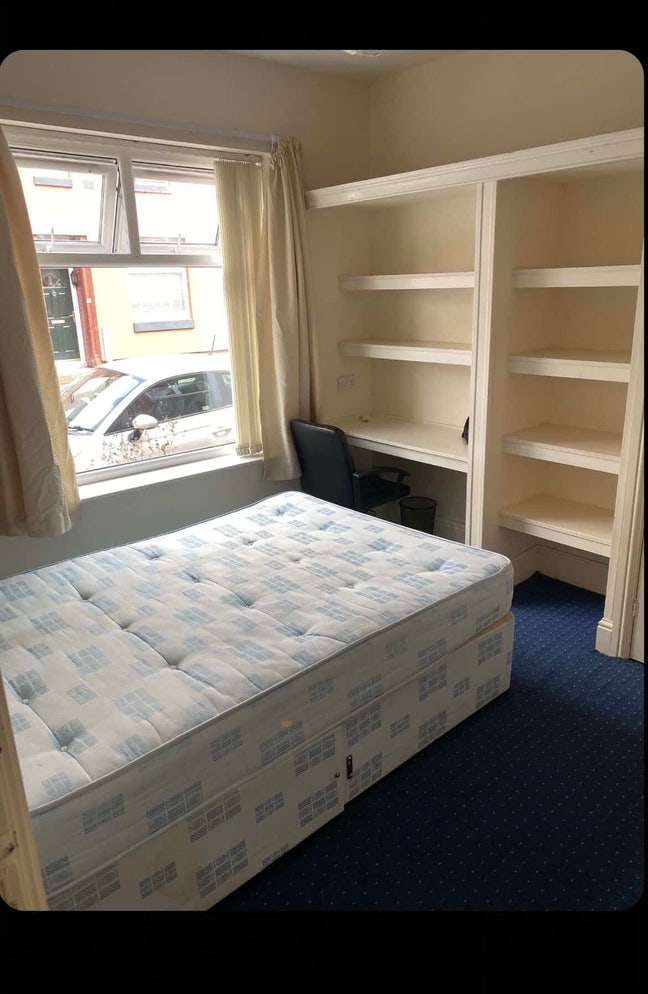 Room in friendly three bed house  Main Photo