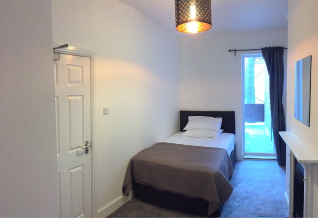 Viewings available! Main Photo