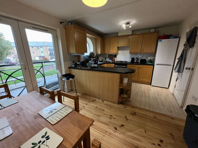 1 Lovely room available now !! in Woolwich  Main Photo